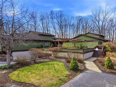 /international/us/17650-walnut-trail-chagrin-falls-oh-110106366402/
