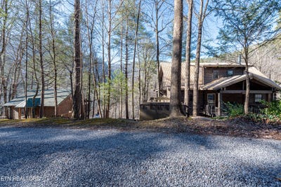 /international/us/212-216-parkline-way-townsend-tn-110100124613/