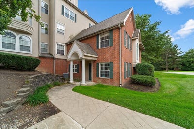 /international/us/180-fox-hollow-drive-mayfield-heights-oh-110120081909/