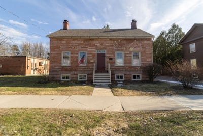 /international/us/37-main-street-potsdam-ny-110098432725/