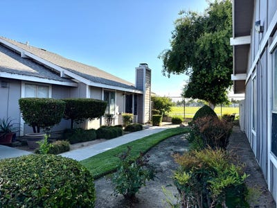 /international/us/1027-w-dakota-avenue-fresno-ca-110109142022/
