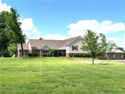 /international/us/1358-26000-road-parsons-ks-110107655193/