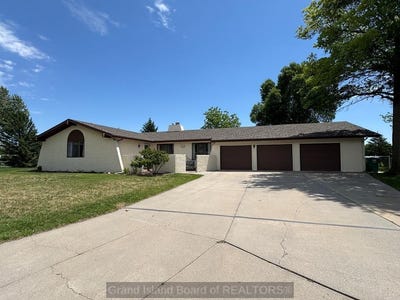 /international/us/2805-kingston-circle-grand-island-ne-110108341094/