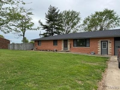 /international/us/425-n-rock-island-avenue-vandalia-il-110099064213/