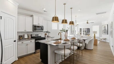 /international/us/105-wax-myrtle-drive-williamsburg-va-110107242771/