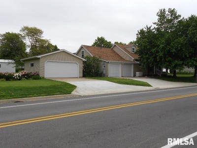 /international/us/105-s-main-street-roanoke-il-110108259386/
