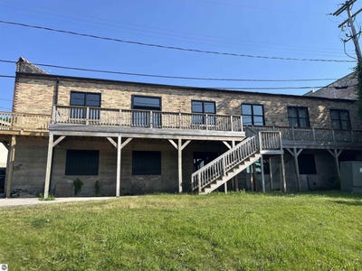 /international/us/308-river-street-manistee-mi-110085514350/
