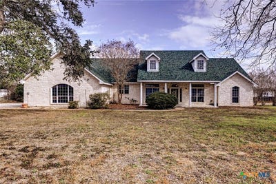 /international/us/307-se-main-street-stockdale-tx-110105326577/