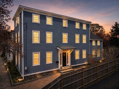 /international/us/21-purchase-st-newburyport-ma-110107832827/