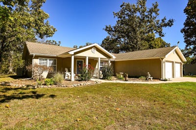 /international/us/33981-county-road-96-cross-timbers-mo-110107983474/