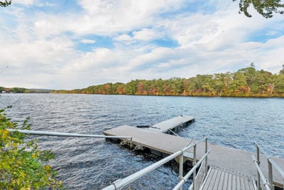 /international/us/17-river-front-drive-manchester-nh-110106789714/