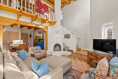 /international/us/624-galisteo-santa-fe-nm-110104575430/