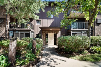 /international/us/64-pier-drive-westmont-il-110110173195/