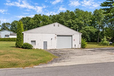 /international/us/22-kendall-pond-road-derry-nh-110119930670/
