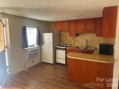 /international/us/1305-w-front-street-statesville-nc-110108545856/