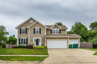 /international/us/1205-lancaster-way-indianola-ia-110100148198/