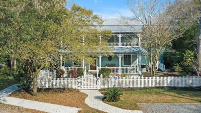 /international/us/301-e-west-street-southport-nc-110106849639/