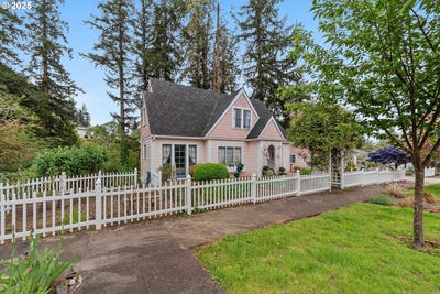 /international/us/891-e-1st-st-coquille-or-110099262108/