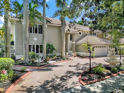 /international/us/15945-nw-82nd-court-miami-lakes-fl-110103795976/