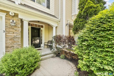 /international/us/3-winding-trail-middlebury-ct-110108256193/