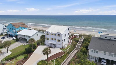 /international/us/3903-ocean-drive-emerald-isle-nc-110119620818/
