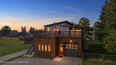 /international/us/155-e-fremont-avenue-driggs-id-110107981926/