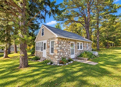 /international/us/92-stein-pine-bush-ny-110120530376/