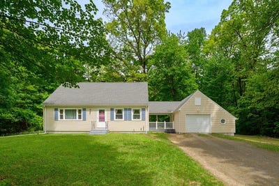 /international/us/208-north-st-belchertown-ma-110108354591/