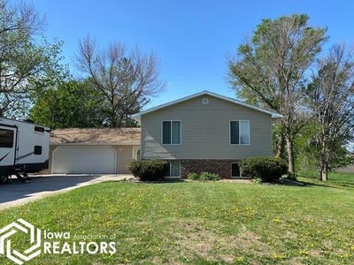 /international/us/2365-lake-circle-britt-ia-110098668178/