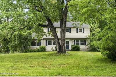 /international/us/19-barney-road-clifton-park-ny-110100358709/