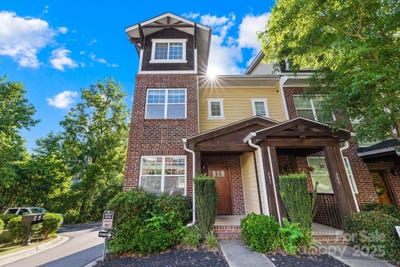/international/us/605-village-main-circle-davidson-nc-110101101875/