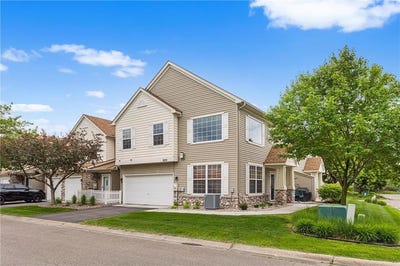 /international/us/2033-poppy-drive-chanhassen-mn-110108667008/