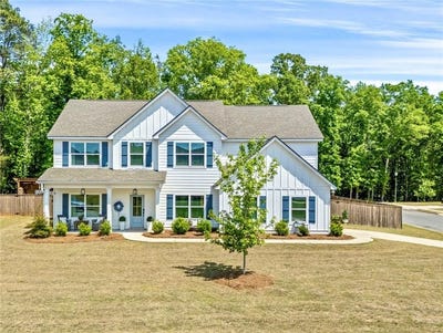 /international/us/1005-finn-court-opelika-al-110108149033/