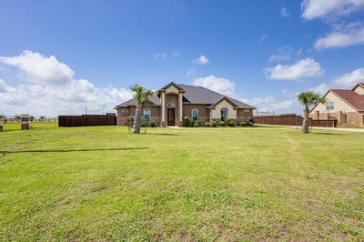 /international/us/9195-county-road-4116-kaufman-tx-110100380472/