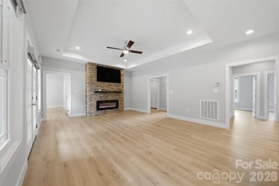 /international/us/3342-48th-avenue-ne-hickory-nc-110108905669/