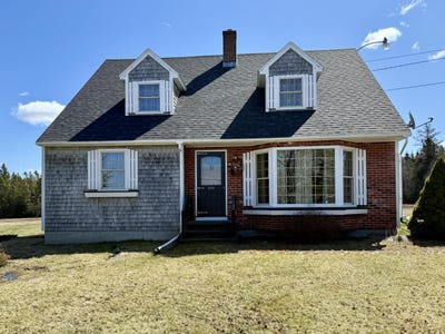 /international/us/426-point-street-addison-me-110107534865/
