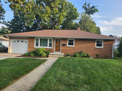 /international/us/2237-9th-parkway-waukegan-il-110119737687/