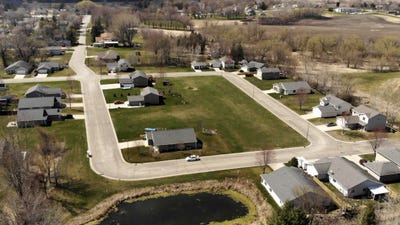 /international/us/553-coleman-avenue-e-eden-valley-mn-110106703925/