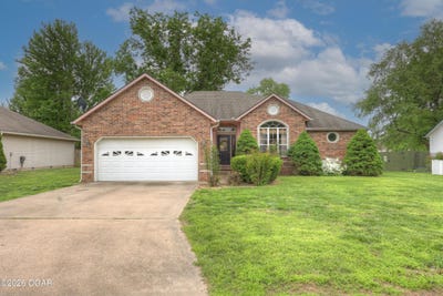 /international/us/104-briar-meadow-carl-junction-mo-110107553391/