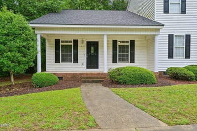 /international/us/212-saint-james-court-clayton-nc-110108347417/