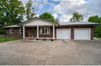 /international/us/11819-charleston-road-red-house-wv-110107809607/