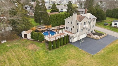 /international/us/42-lewis-street-tiverton-ri-110107752804/