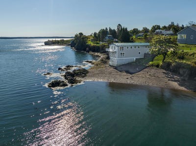 /international/us/2-clark-street-eastport-me-110119365300/