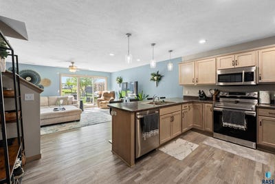 /international/us/2413-s-ronsiek-ave-sioux-falls-sd-110109118725/