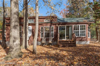 /international/us/724-monmouth-road-cream-ridge-nj-110109474206/