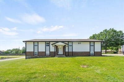 /international/us/2203-mission-road-harrisonville-mo-110100267005/