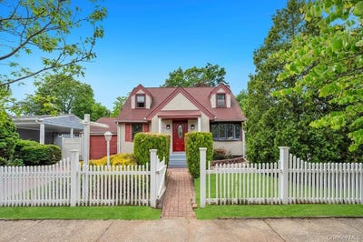 /international/us/110-penataquit-avenue-bay-shore-ny-110108468418/