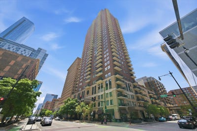 /international/us/41-e-8th-street-chicago-il-110108629576/