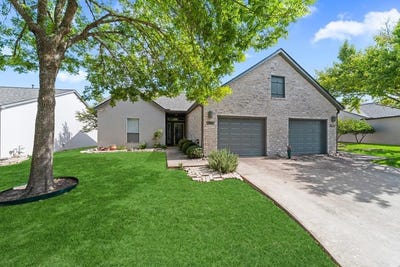 /international/us/1008-edinburgh-kerrville-tx-110101139904/