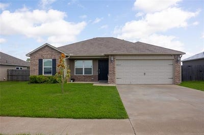 /international/us/10147-e-larry-street-claremore-ok-110108396388/